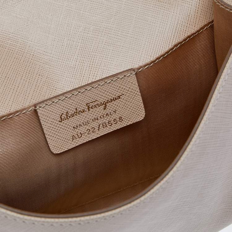 Pre Owned Salvatore Ferragamo Beige Leather Vara Bow Chain Shoulder Bag