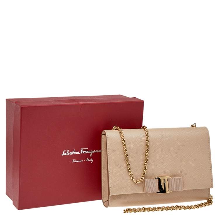 Pre Owned Salvatore Ferragamo Beige Leather Vara Bow Chain Shoulder Bag