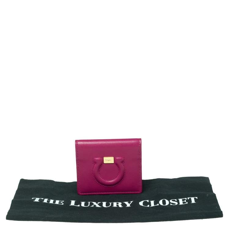 Pre Owned Salvatore Ferragamo Pink Leather Gancini Compact Wallet