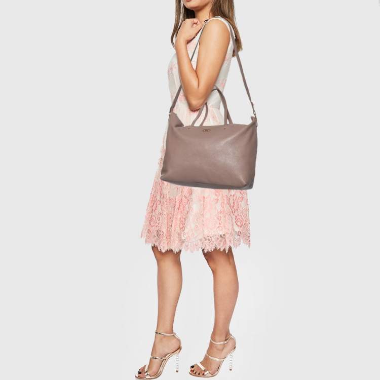 Pre Owned Salvatore Ferragamo Beige Leather Mika Tote