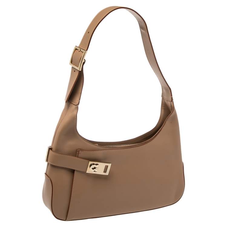 مملوكة مسبقًا Salvatore Ferragamo Beige Leather Baguette