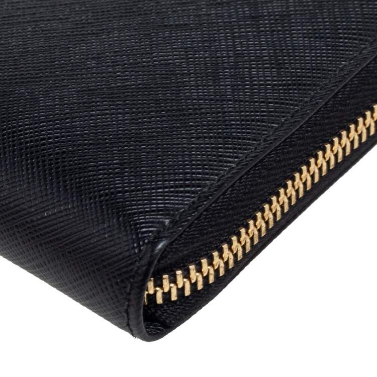 Pre Owned Salvatore Ferragamo Black Leather Double Gancio Zip Around Wallet