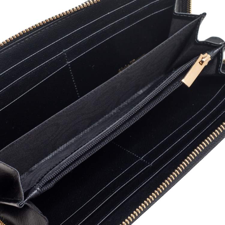 Pre Owned Salvatore Ferragamo Black Leather Double Gancio Zip Around Wallet