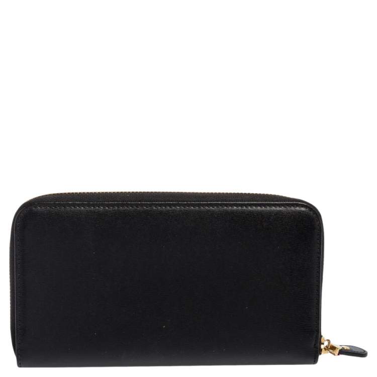 مملوكة مسبقًا Salvatore Ferragamo Black Leather Gancio Zip Around Continental Wallet