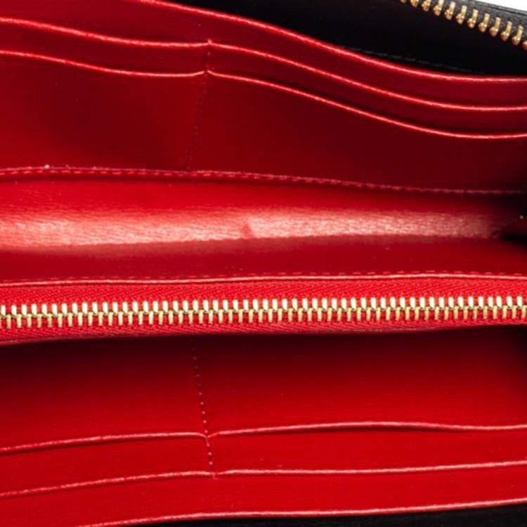 مملوكة مسبقًا Salvatore Ferragamo Black Leather Gancio Zip Around Continental Wallet