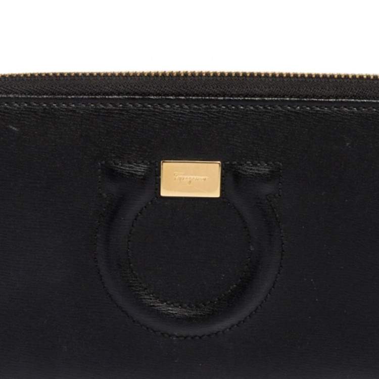 مملوكة مسبقًا Salvatore Ferragamo Black Leather Gancio Zip Around Continental Wallet