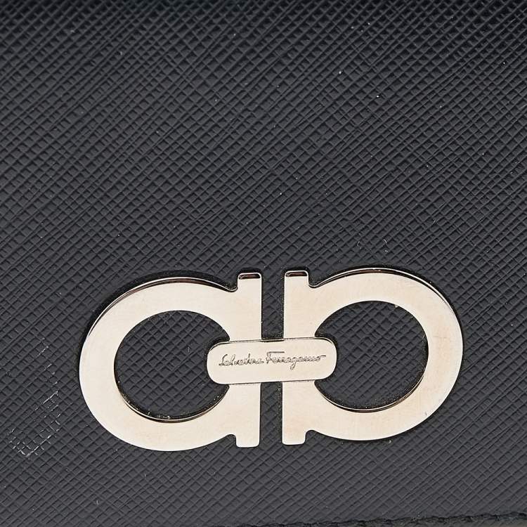 مملوكة مسبقًا Salvatore Ferragamo Black Leather Double Gancio Card Case