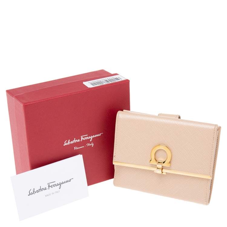 Pre Owned Salvatore Ferragamo Beige Leather Gancini Clip Compact Wallet