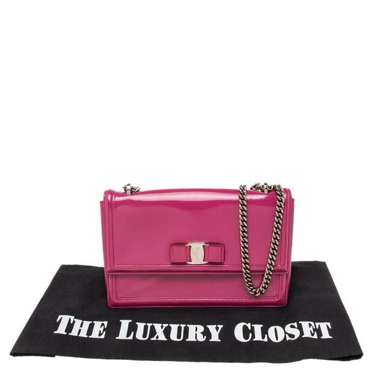Pre Owned Salvatore Ferragamo Fuchsia Patent Leather Vara Bow Chain Shoulder Bag