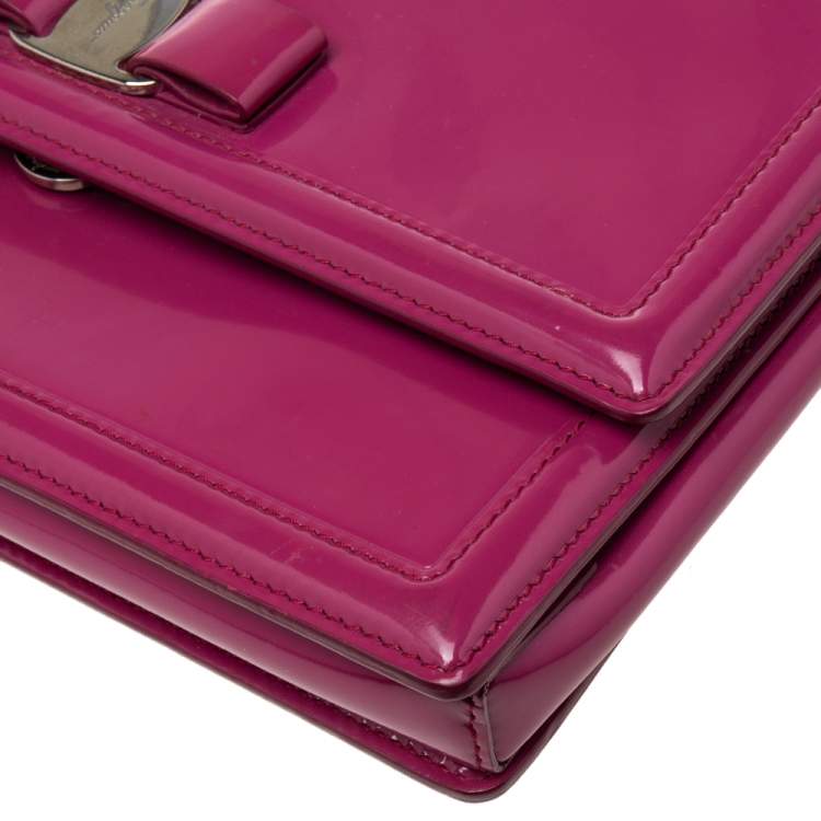 Pre Owned Salvatore Ferragamo Fuchsia Patent Leather Vara Bow Chain Shoulder Bag
