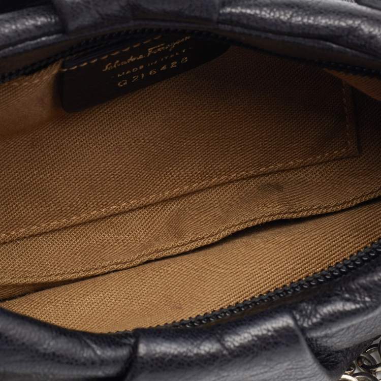 مملوكة مسبقًا Salvatore Ferragamo Black Leather Chain Shoulder Bag