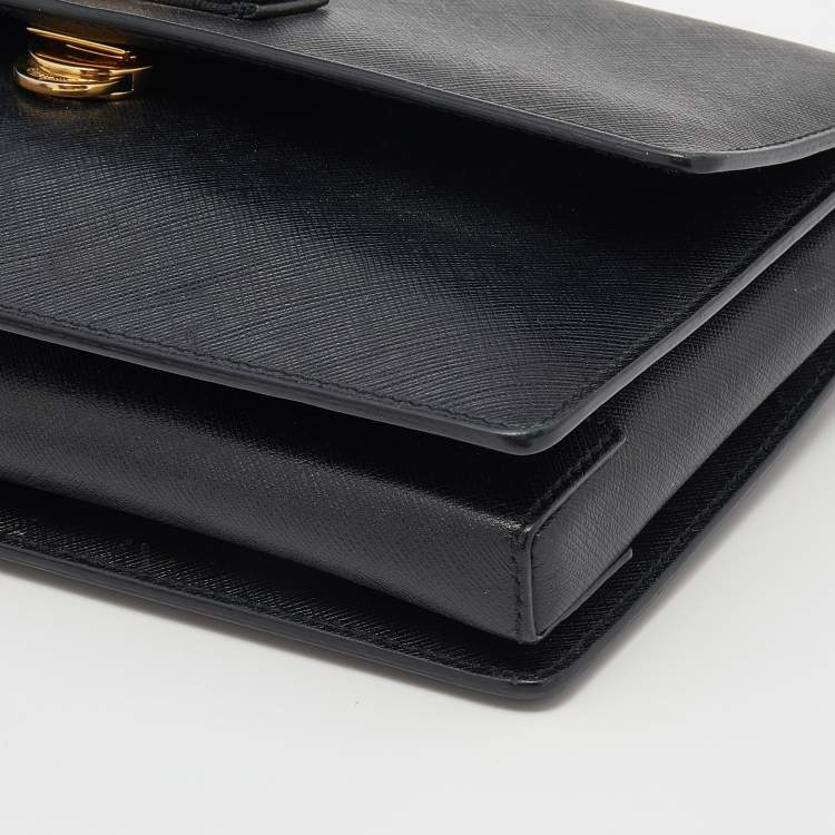 مملوكة مسبقًا Salvatore Ferragamo Black Leather Vara Bow Chain Shoulder Bag