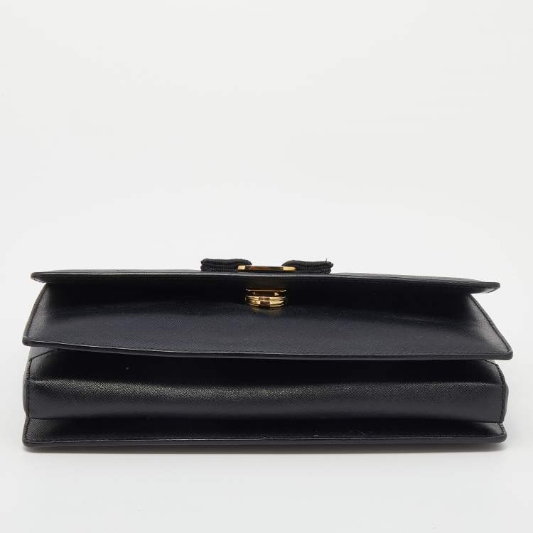 مملوكة مسبقًا Salvatore Ferragamo Black Leather Vara Bow Chain Shoulder Bag