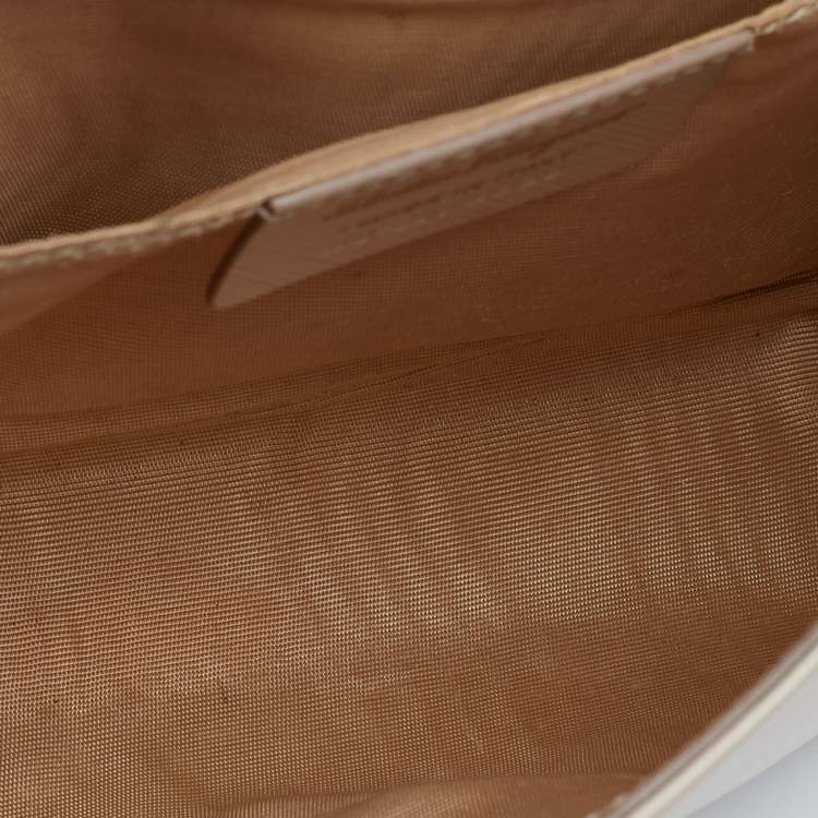 مملوكة مسبقًا Salvatore Ferragamo Beige Patent Leather Vara Bow Chain Shoulder Bag