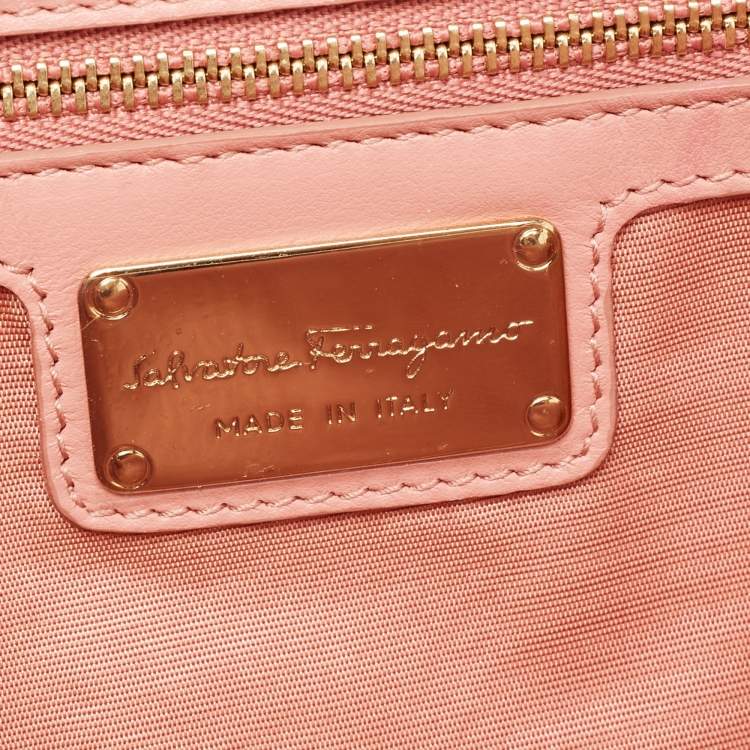 مملوكة مسبقًا Salvatore Ferragamo Peach Patent Leather Miss Vara Shoulder Bag