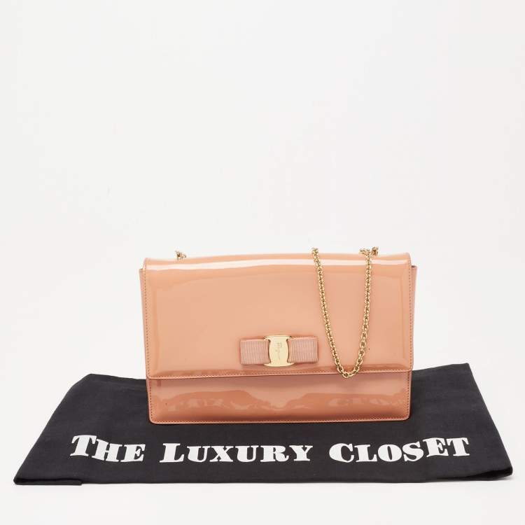 مملوكة مسبقًا Salvatore Ferragamo Peach Patent Leather Miss Vara Shoulder Bag