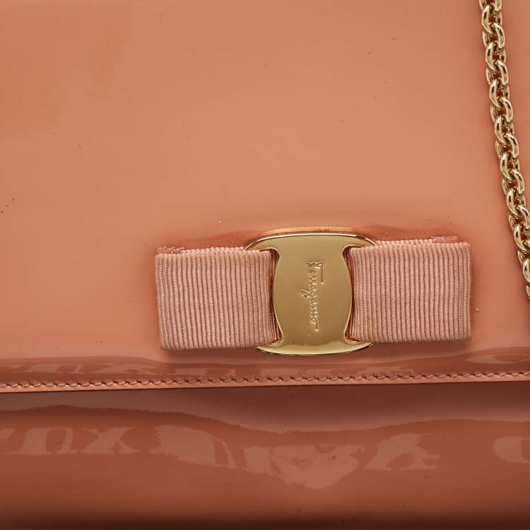 مملوكة مسبقًا Salvatore Ferragamo Peach Patent Leather Miss Vara Shoulder Bag