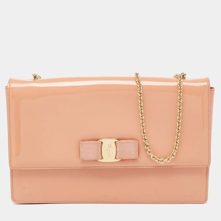 مملوكة مسبقًا Salvatore Ferragamo Peach Patent Leather Miss Vara Shoulder Bag