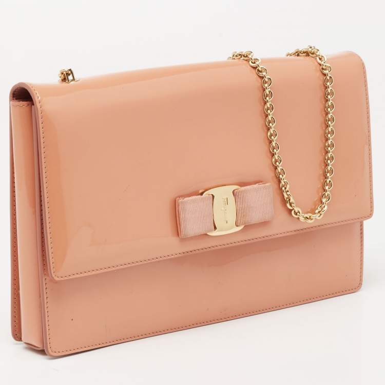 مملوكة مسبقًا Salvatore Ferragamo Peach Patent Leather Miss Vara Shoulder Bag