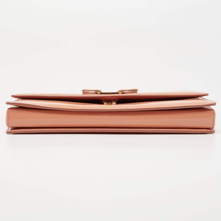 مملوكة مسبقًا Salvatore Ferragamo Peach Patent Leather Miss Vara Shoulder Bag