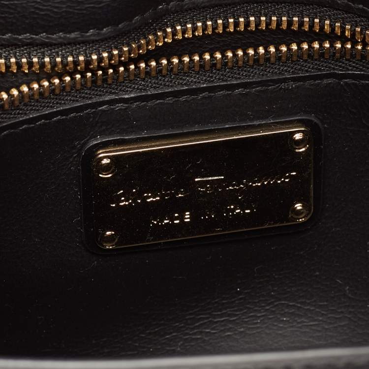 Pre Owned Salvatore Ferragamo Black Leather Vara Bow Flap Shoulder Bag