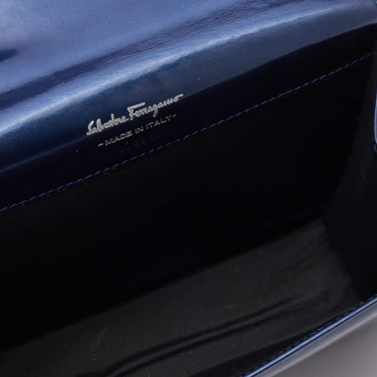مملوكة مسبقًا Salvatore Ferragamo Navy Blue Patent Leather Gancini Lock Flap Clutch
