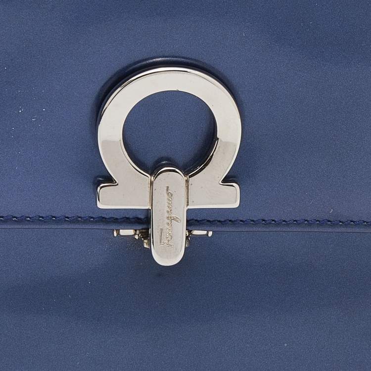 مملوكة مسبقًا Salvatore Ferragamo Navy Blue Patent Leather Gancini Lock Flap Clutch