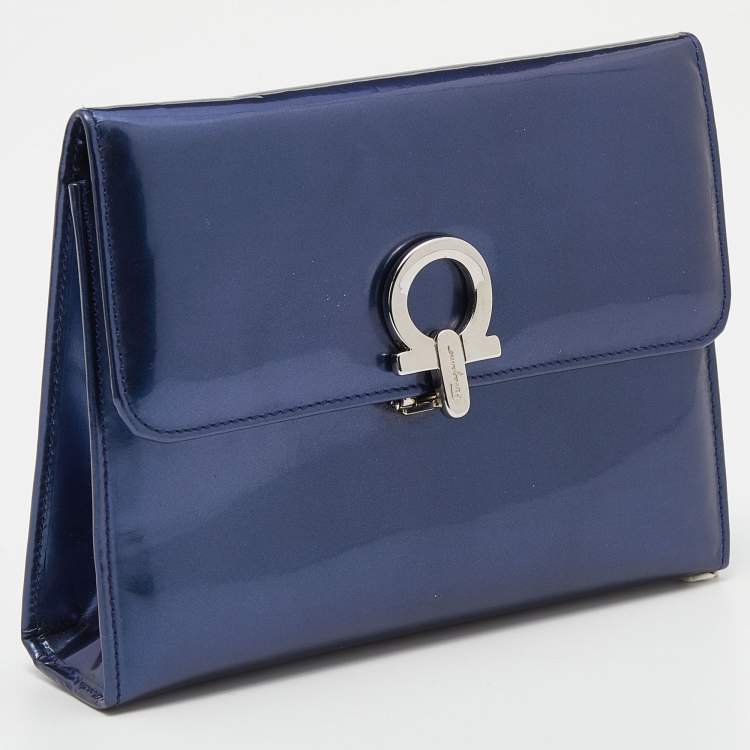 مملوكة مسبقًا Salvatore Ferragamo Navy Blue Patent Leather Gancini Lock Flap Clutch