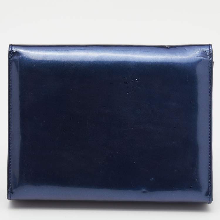 مملوكة مسبقًا Salvatore Ferragamo Navy Blue Patent Leather Gancini Lock Flap Clutch