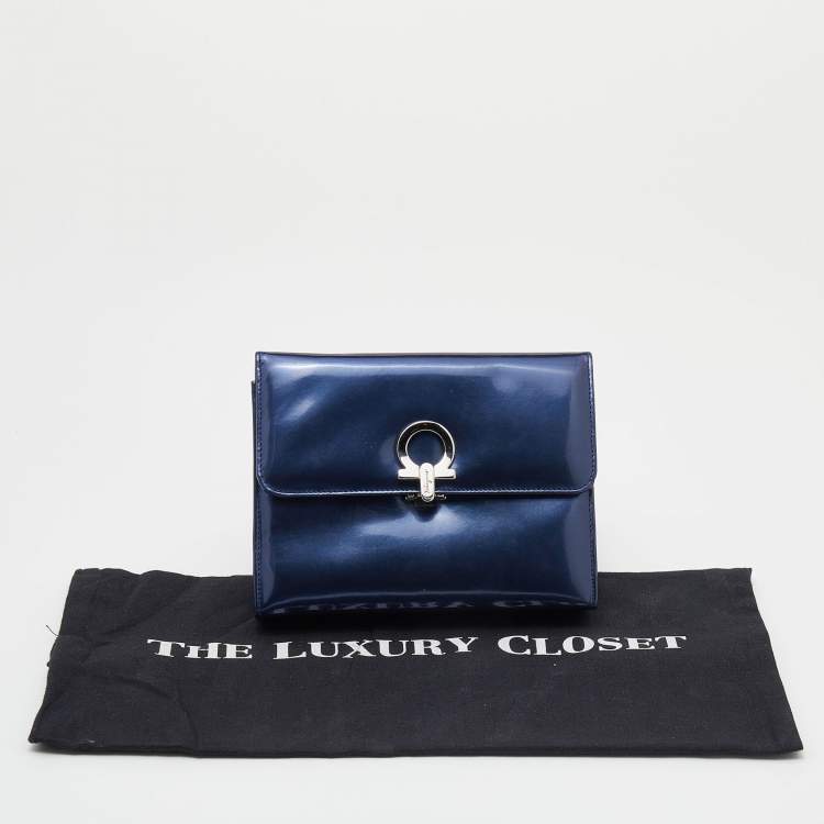 مملوكة مسبقًا Salvatore Ferragamo Navy Blue Patent Leather Gancini Lock Flap Clutch
