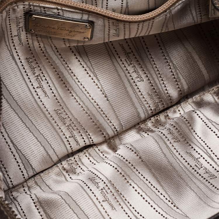 مملوكة مسبقًا Salvatore Ferragamo Metallic Bronze Leather Vara Gathered Clutch