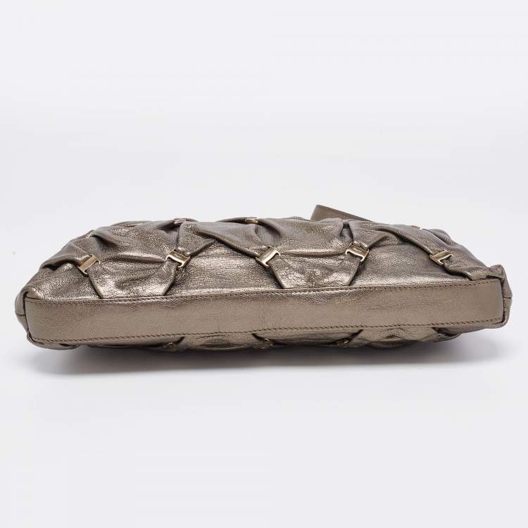 مملوكة مسبقًا Salvatore Ferragamo Metallic Bronze Leather Vara Gathered Clutch