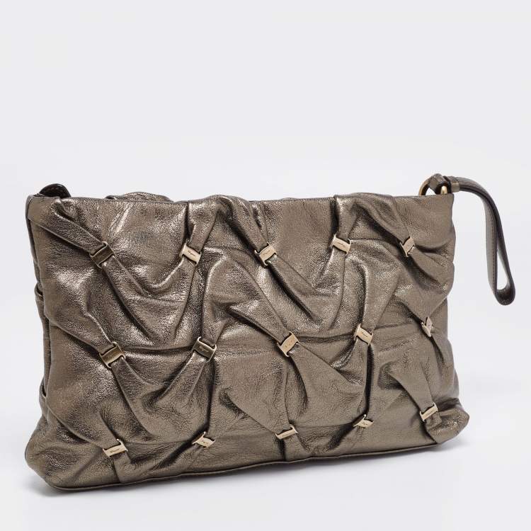 مملوكة مسبقًا Salvatore Ferragamo Metallic Bronze Leather Vara Gathered Clutch