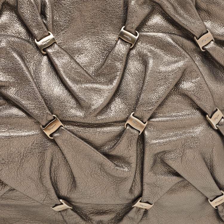 مملوكة مسبقًا Salvatore Ferragamo Metallic Bronze Leather Vara Gathered Clutch