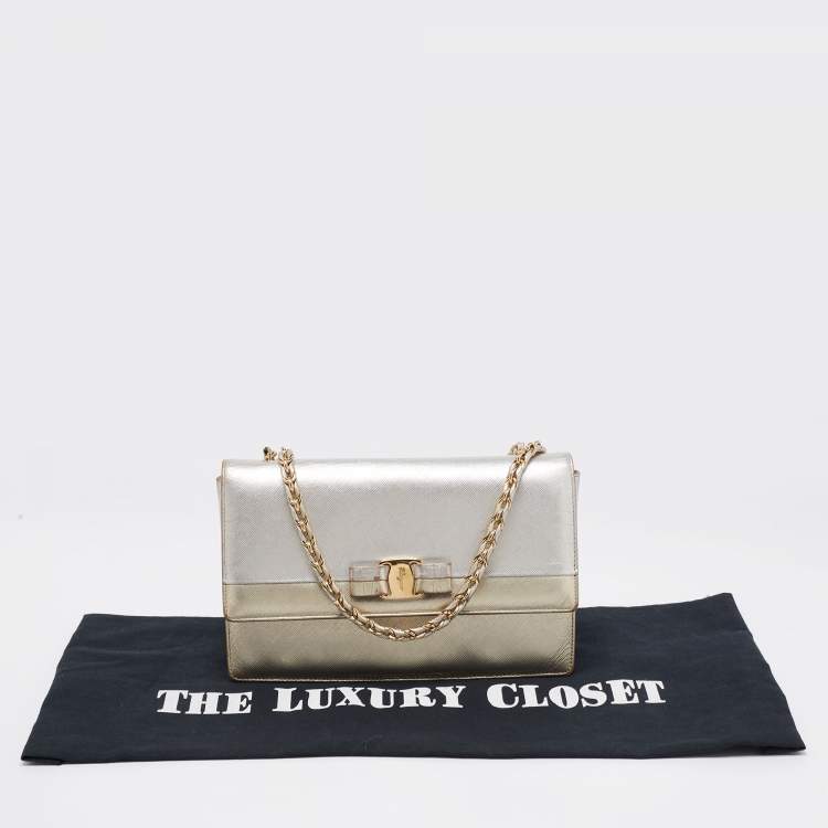 Pre Owned Salvatore Ferragamo Metallic Silver/Gold Leather Vara Bow Shoulder Bag