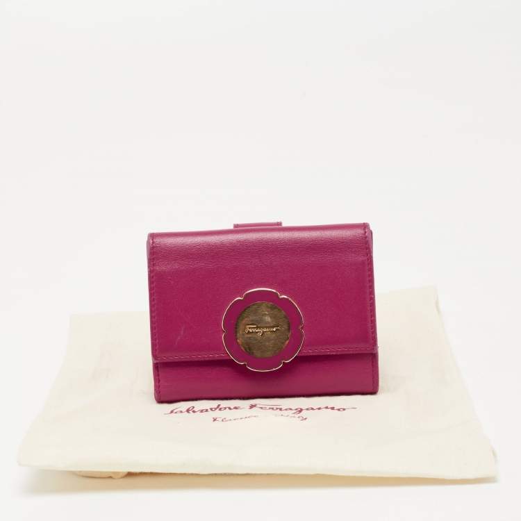 Pre Owned Salvatore Ferragamo Fuchsia Leather Compact Wallet