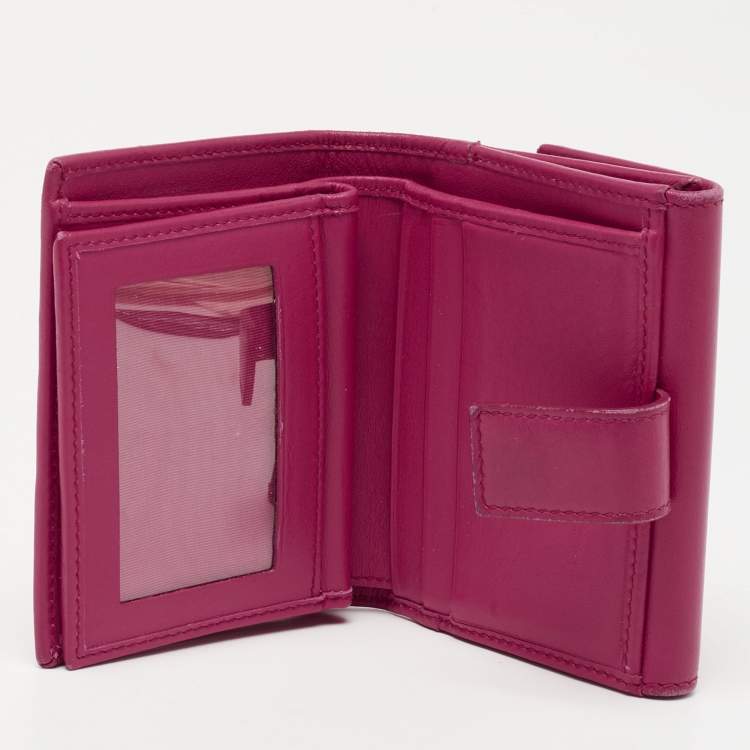 Pre Owned Salvatore Ferragamo Fuchsia Leather Compact Wallet