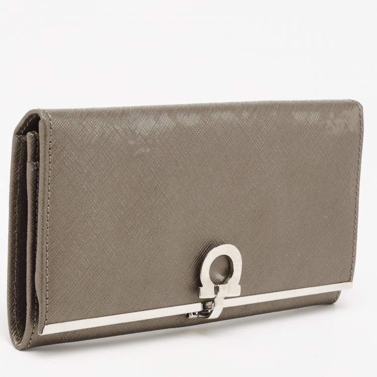 Pre Owned Salvatore Ferragamo Grey Saffiano Leather Gancini Clip Flap Wallet