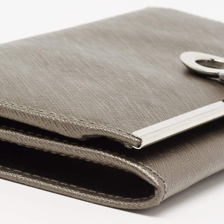 Pre Owned Salvatore Ferragamo Grey Saffiano Leather Gancini Clip Flap Wallet