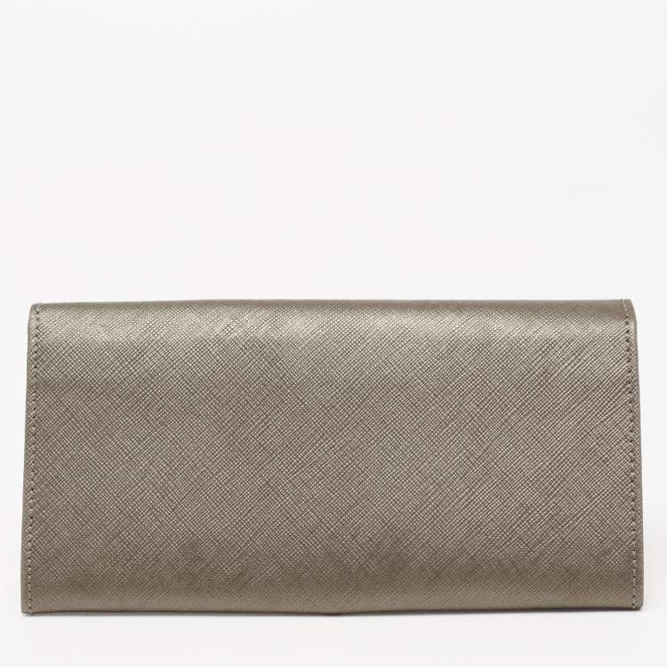 Pre Owned Salvatore Ferragamo Grey Saffiano Leather Gancini Clip Flap Wallet