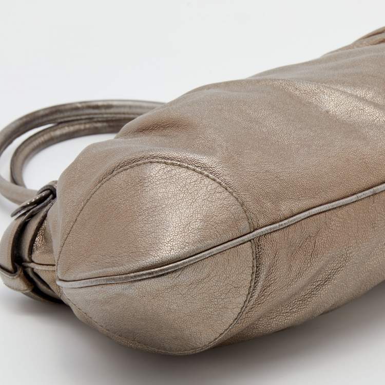 مملوكة مسبقًا Salvatore Ferragamo Metallic Gold Leather Marisa Shoulder Bag