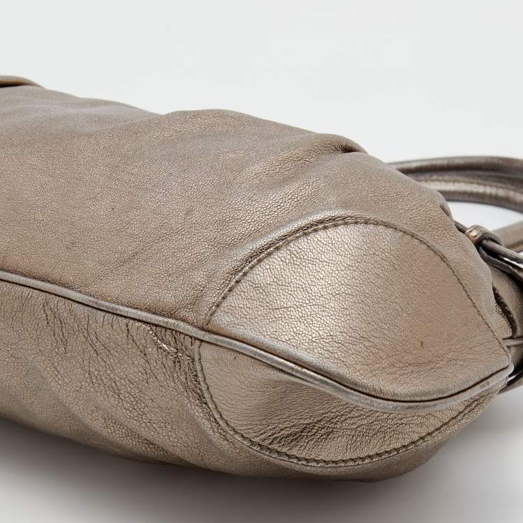 مملوكة مسبقًا Salvatore Ferragamo Metallic Gold Leather Marisa Shoulder Bag