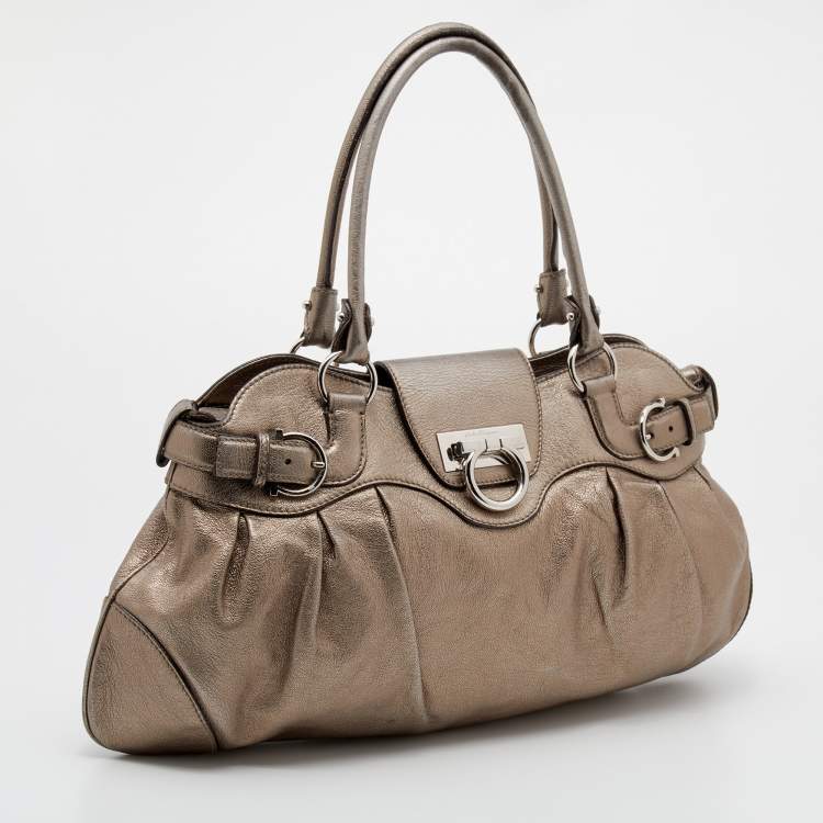 مملوكة مسبقًا Salvatore Ferragamo Metallic Gold Leather Marisa Shoulder Bag