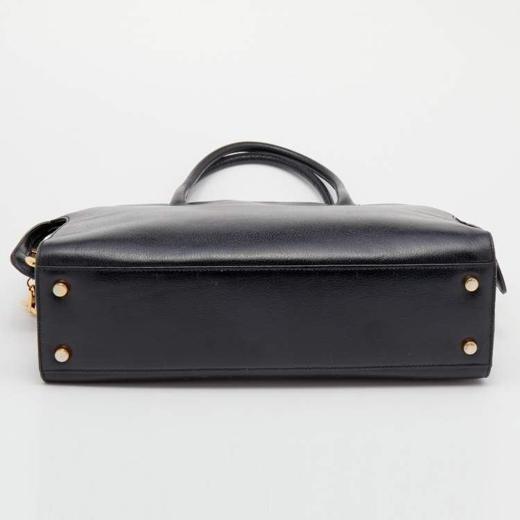 مملوكة مسبقًا Salvatore Ferragamo Black Leather Gancini Satchel
