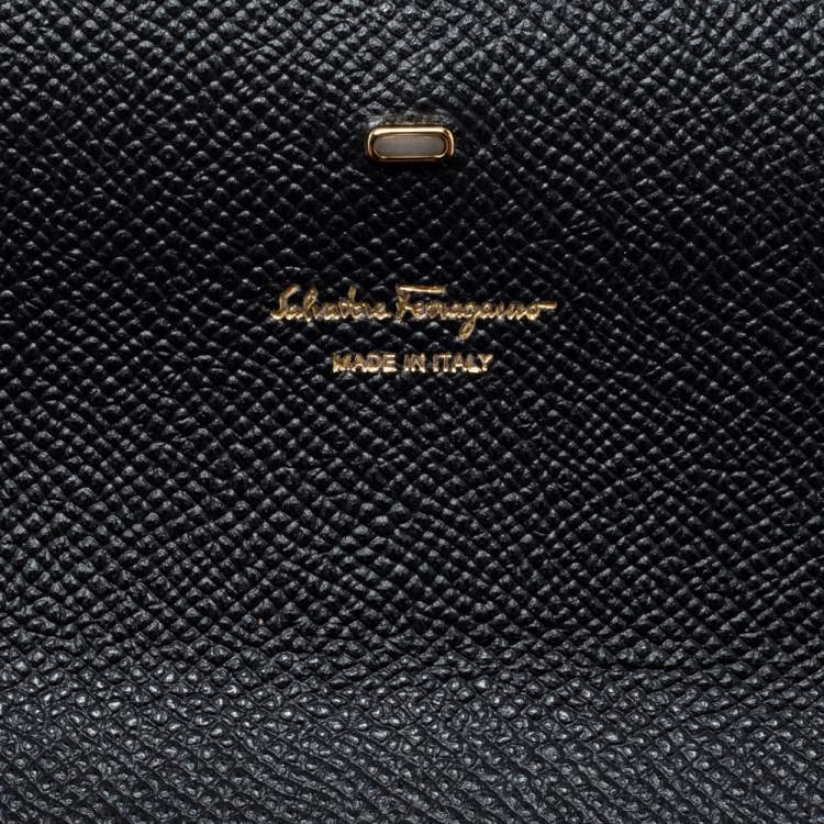 مملوكة مسبقًا Salvatore Ferragamo Black Leather Gancio Clasp Chain Clutch