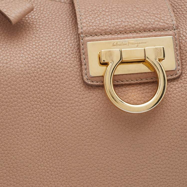 Pre Owned Salvatore Ferragamo Beige Leather Fanisa Hobo
