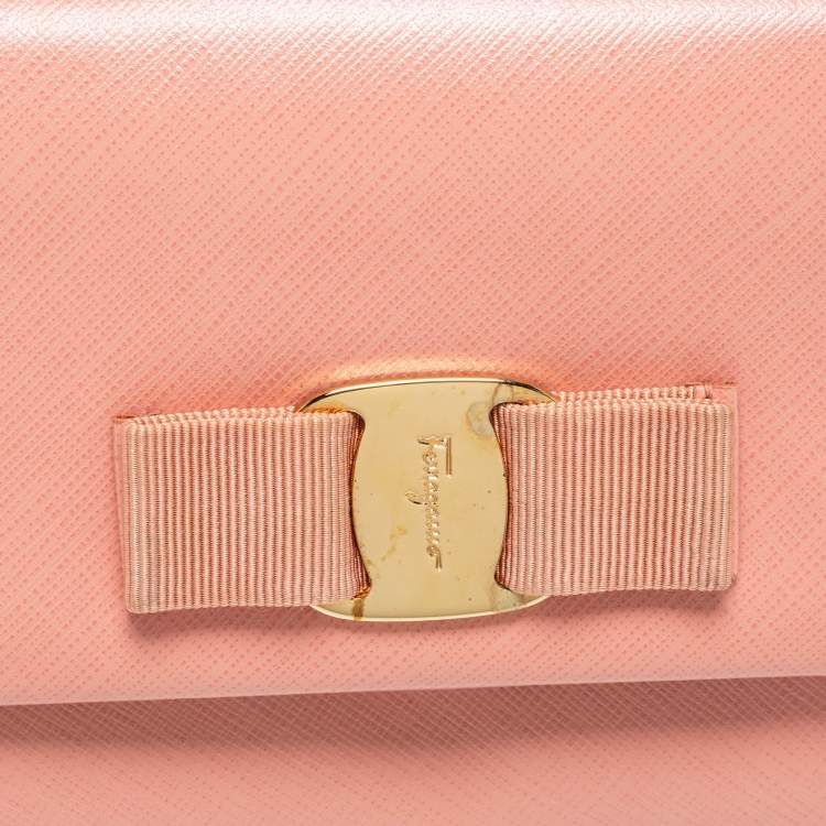 مملوكة مسبقًا Salvatore Ferragamo Peach Leather Vara Bow Crossbody Bag