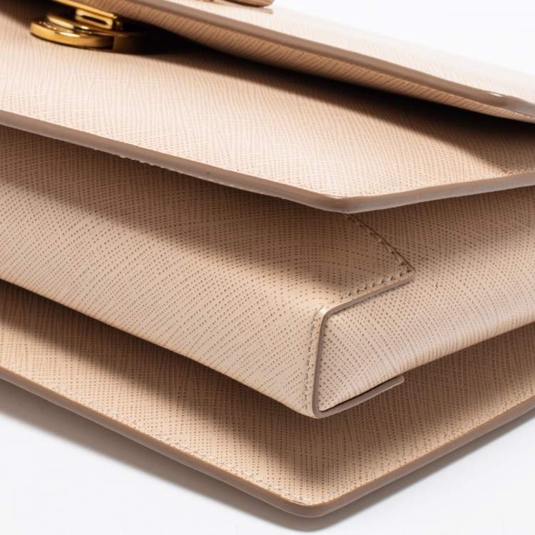 مملوكة مسبقًا Salvatore Ferragamo Beige Leather Medium Ginny Shoulder Bag