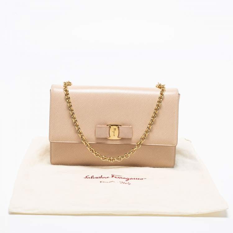مملوكة مسبقًا Salvatore Ferragamo Beige Leather Medium Ginny Shoulder Bag