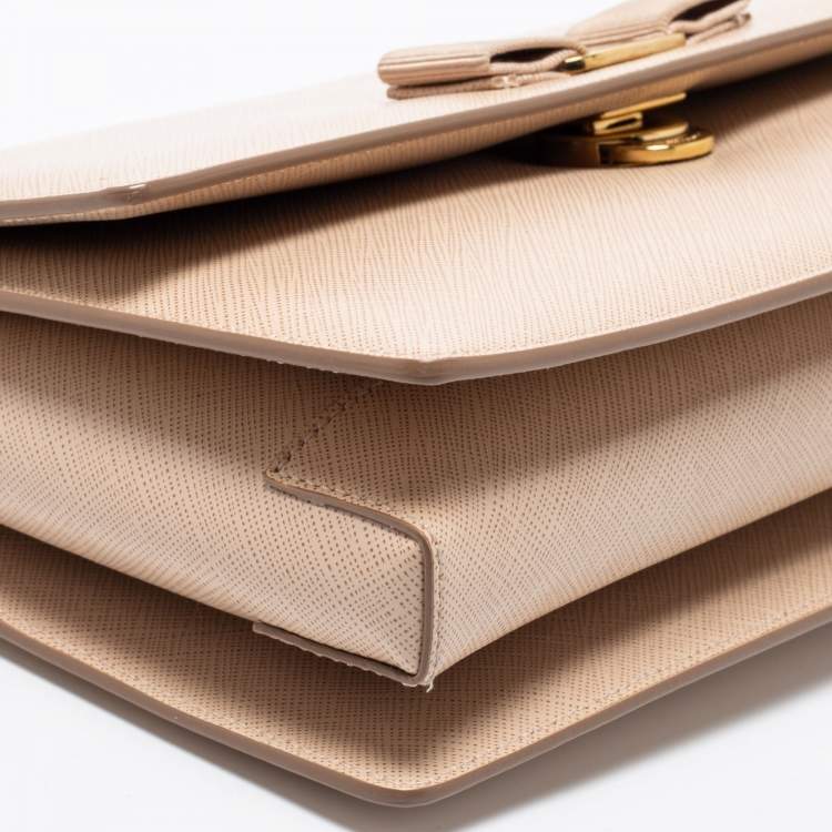 مملوكة مسبقًا Salvatore Ferragamo Beige Leather Medium Ginny Shoulder Bag